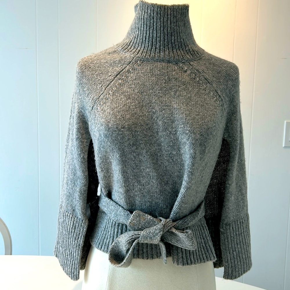 BCBG MAXAZRIA GREY PONCHO WITH WAIST TIE XXS/XS